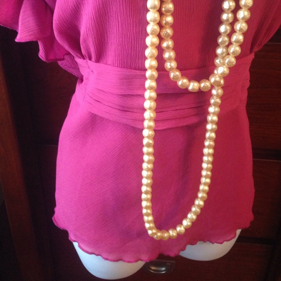Hot pink gorgeous flattering top. - Picture 3 of 3